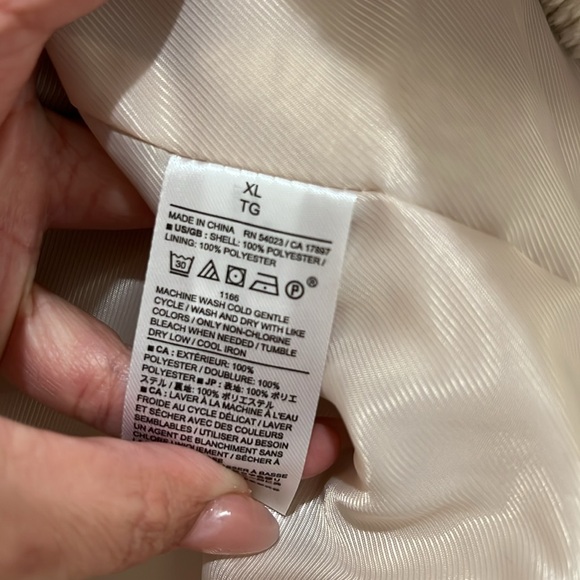 NWT Banana Republic Vintage Faux fur Jacket in Transition Cream - Picture 9 of 10